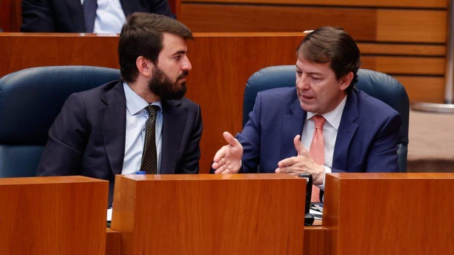 Un señor, que ustedes conocen, critica al feminismo tras el minuto de silencio de la Junta de Castilla y León por el asesinato de Béjar