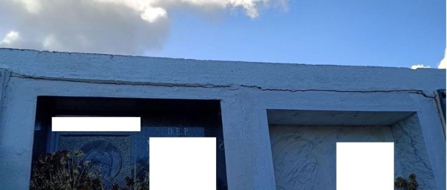Grietas en el cementerio de San José, en Alojera, hacen peligrar las tumbas y las lapidas de los difuntos