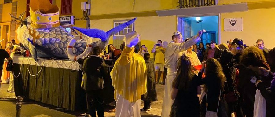 El Entierro de la Sardina y un gran baile protagonistas del viernes de Carnaval en San Sebastián de La Gomera