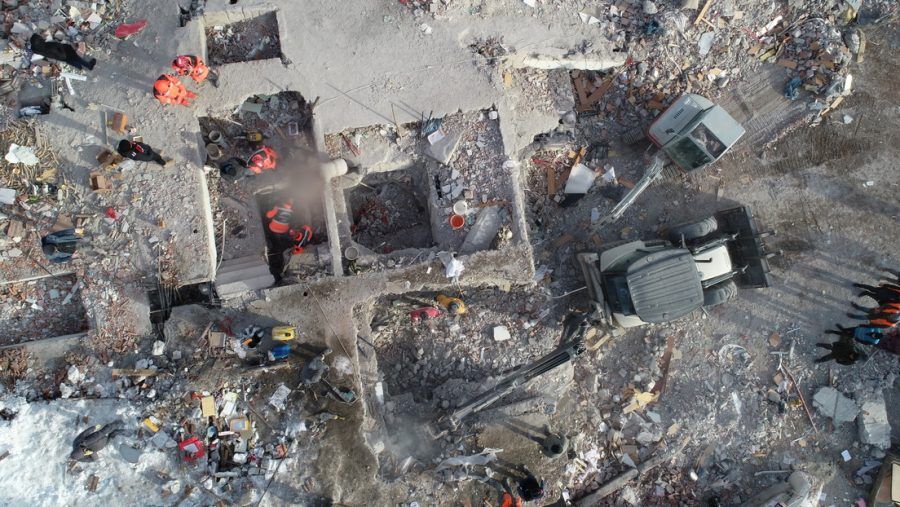 Aumentan a más de 8.500 los muertos en Turquía tras los terremotos