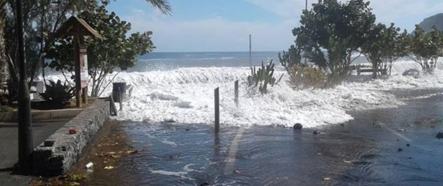 El Ayuntamiento de Alajeró insta a la ampliación de la escollera de protección de la playa y del paseo marítimo de Playa de Santiago