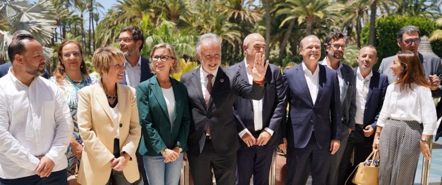 Torres subraya su apuesta por la sostenibilidad turística y la total exención de la ‘tasa verde’