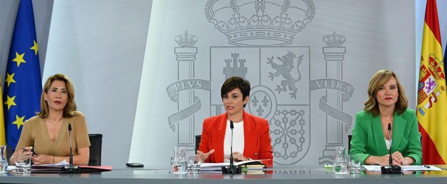 El Gobierno aprueba descuentos a jóvenes de hasta el 90% en los billetes de autobús y tren para viajar este verano