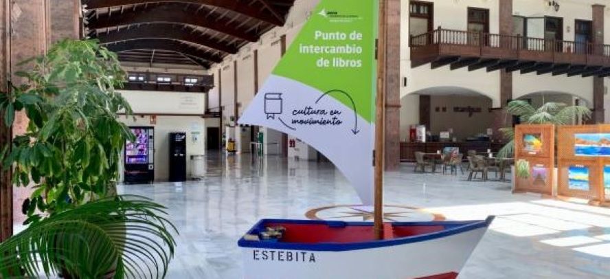El Aeropuerto de La Gomera estrena un punto de intercambio de libros