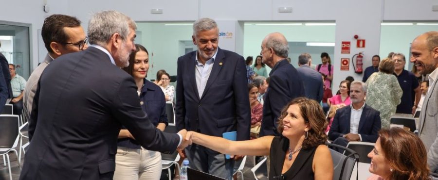 Clavijo apunta a la educación, la investigación y la ciencia como uno de los objetivos prioritarios del Gobierno