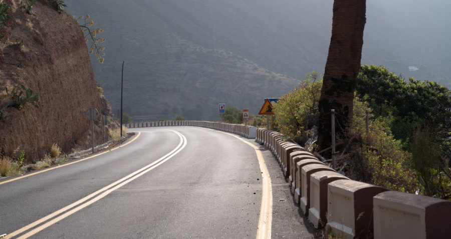 Cabildo de La Gomera y Ayuntamiento de Valle Gran Rey informan del inicio de trabajos verticales con helicóptero en la GM-1