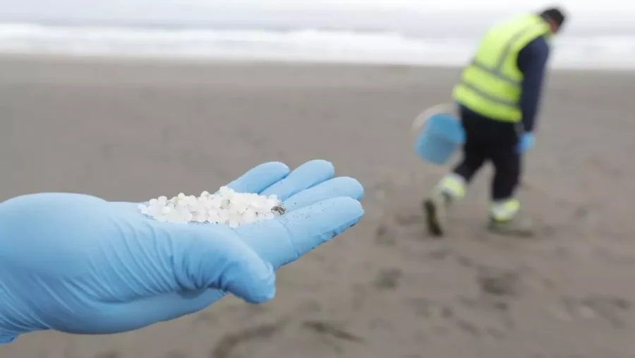 Rueda, presidente de la Xunta de Galicia, insiste en pedir al Estado un submarino para bajar al contenedor de pellets aunque desconoce dónde está