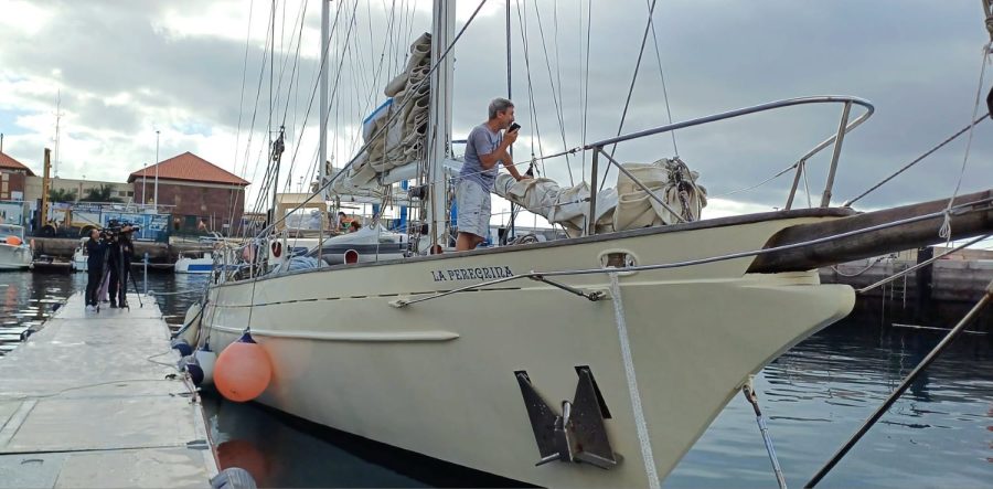 El velero “La Peregrina” emprende su aventura atlántica desde el puerto de La Gomera