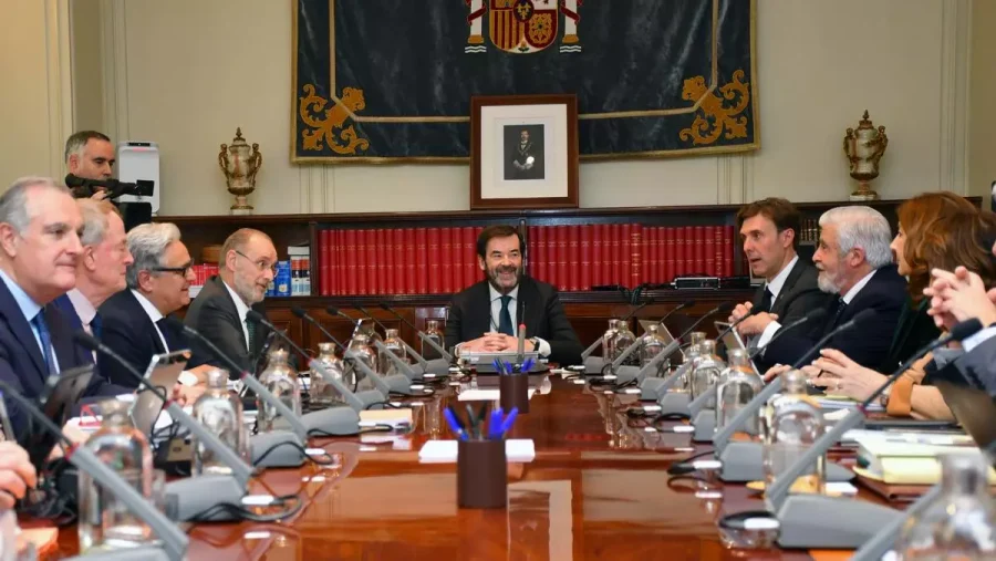 Los miembros conservadores del Poder Judicial y afines a las derechas imponen su mayoría y aprueban un informe contrario a la ley de amnistía