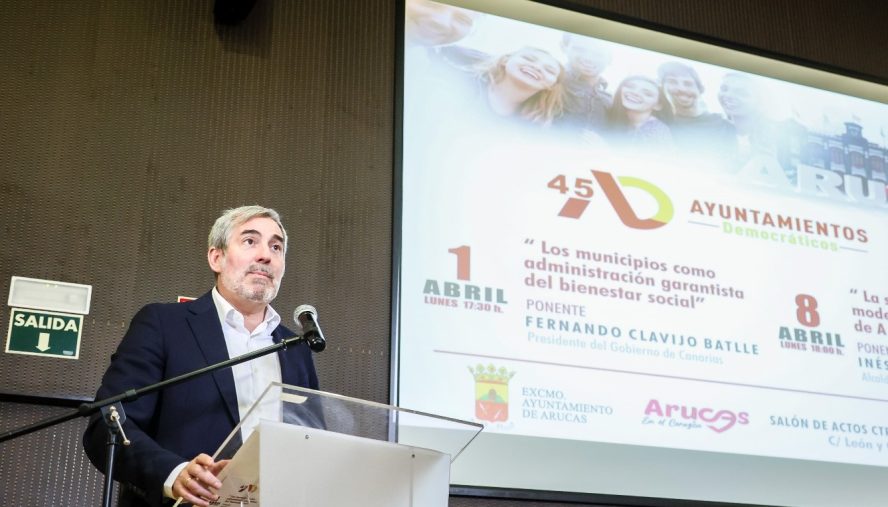 Clavijo plantea revisar las competencias y la financiación de los ayuntamientos para garantizar los servicios públicos