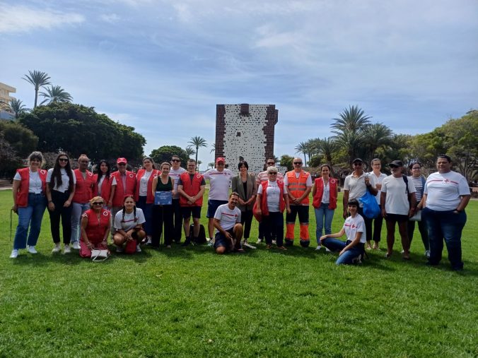El Ayuntamiento de San Sebastián de La Gomera y Cruz Roja colaboran en una jornada de voluntariado medioambiental