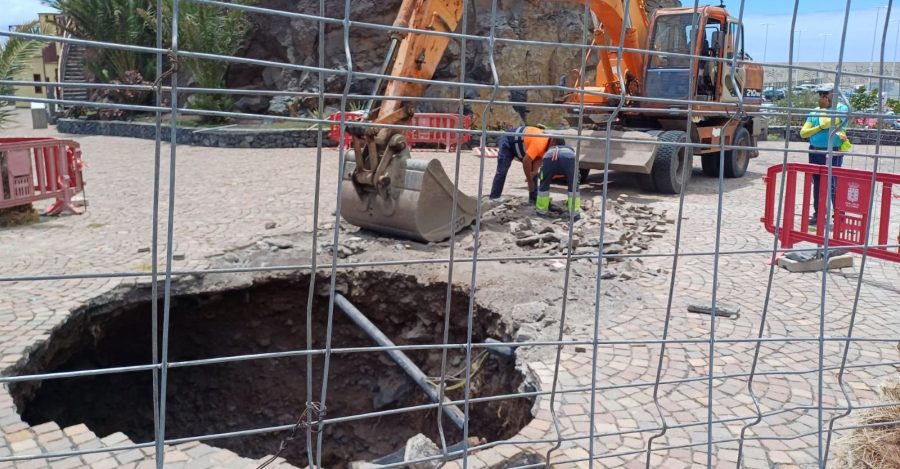 Comienzan las obras de reparación del socavón en la Playa de la Cueva en San Sebastián de La Gomera
