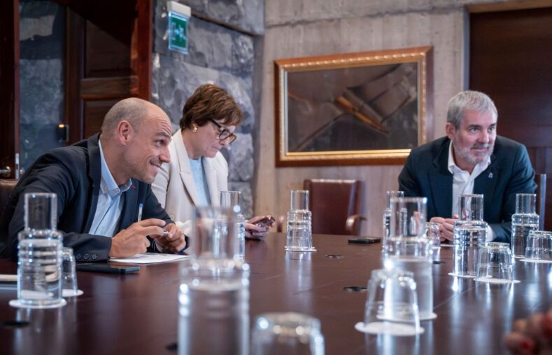 El Gobierno une esfuerzos con Unicef y Save the Children para mejorar la atención a la infancia no acompañada