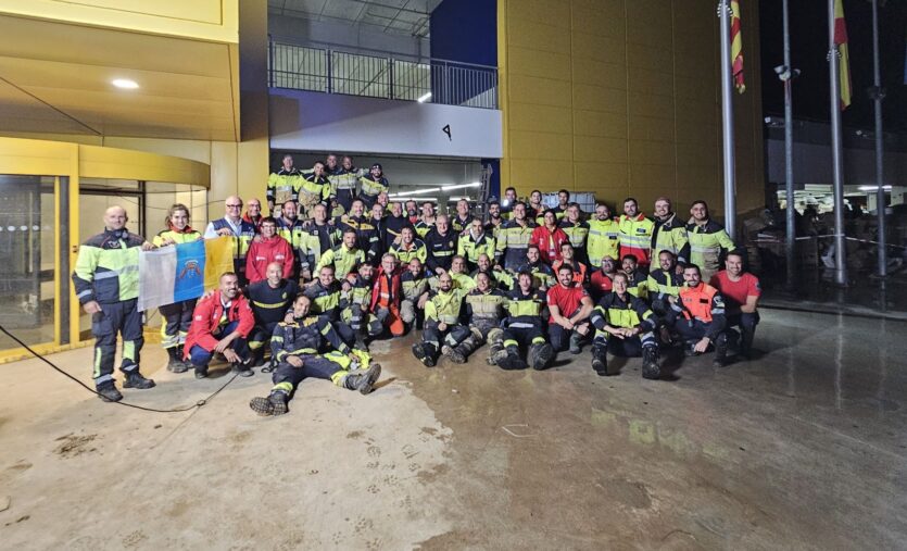 El operativo canario recibió un caluroso agradecimiento de los valencianos en su último día de trabajo