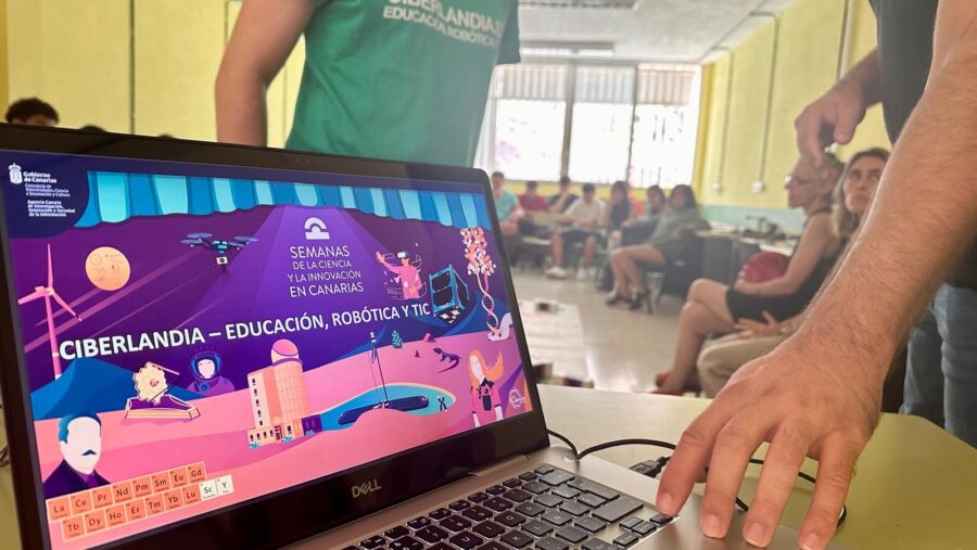 Estudiantes de La Gomera hacen senderismo por las tecnologías