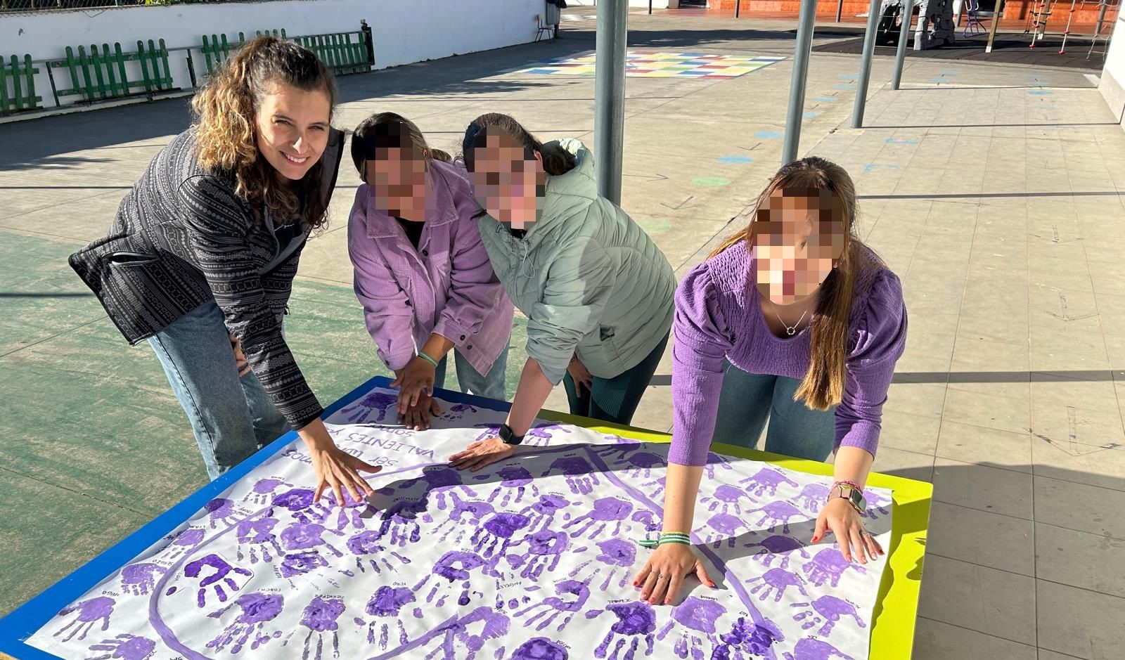 Una maestra sorda cesada en Canarias tras ser declarada “no apta” pese a cinco años de experiencia docente