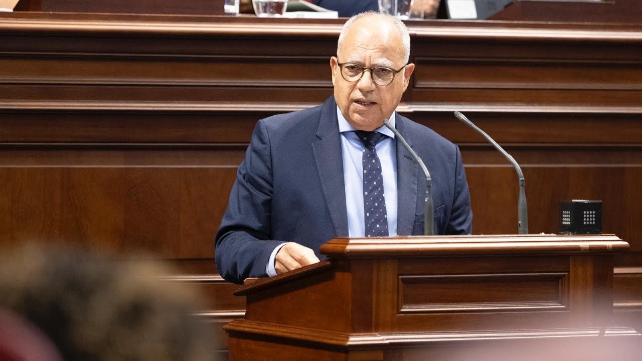 Curbelo destaca la necesidad de aprender del apagón para reforzar las telecomunicaciones y la seguridad energética en Canarias
