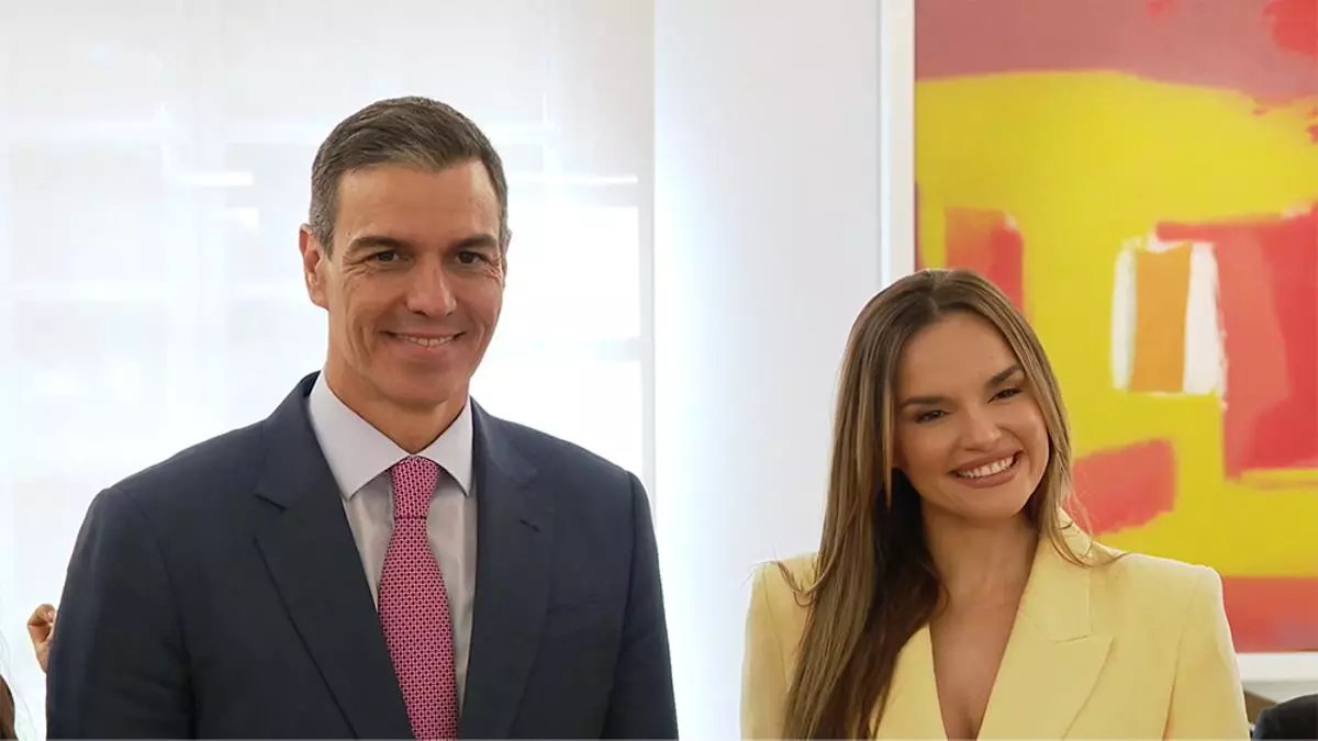 Pedro Sánchez recibe a Melody y le desea suerte para Eurovisión: “Nuestra diva”