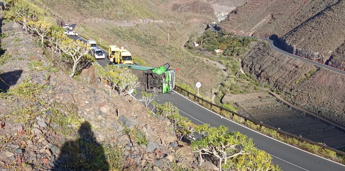 Múltiples heridos y al menos un fallecido en un accidente de guagua en la Carretera de San Sebastián de La Gomera