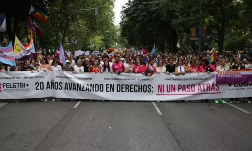 El Orgullo toma la calle y planta cara al retroceso en derechos LGTBI ...