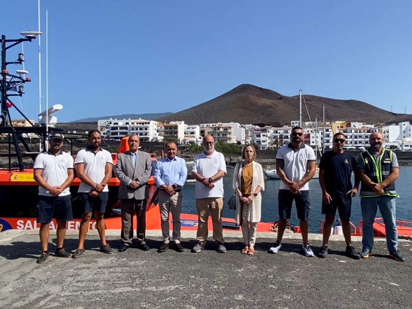 Salvamento Marítimo presenta la nueva Salvamar Navia en su base de La Restinga