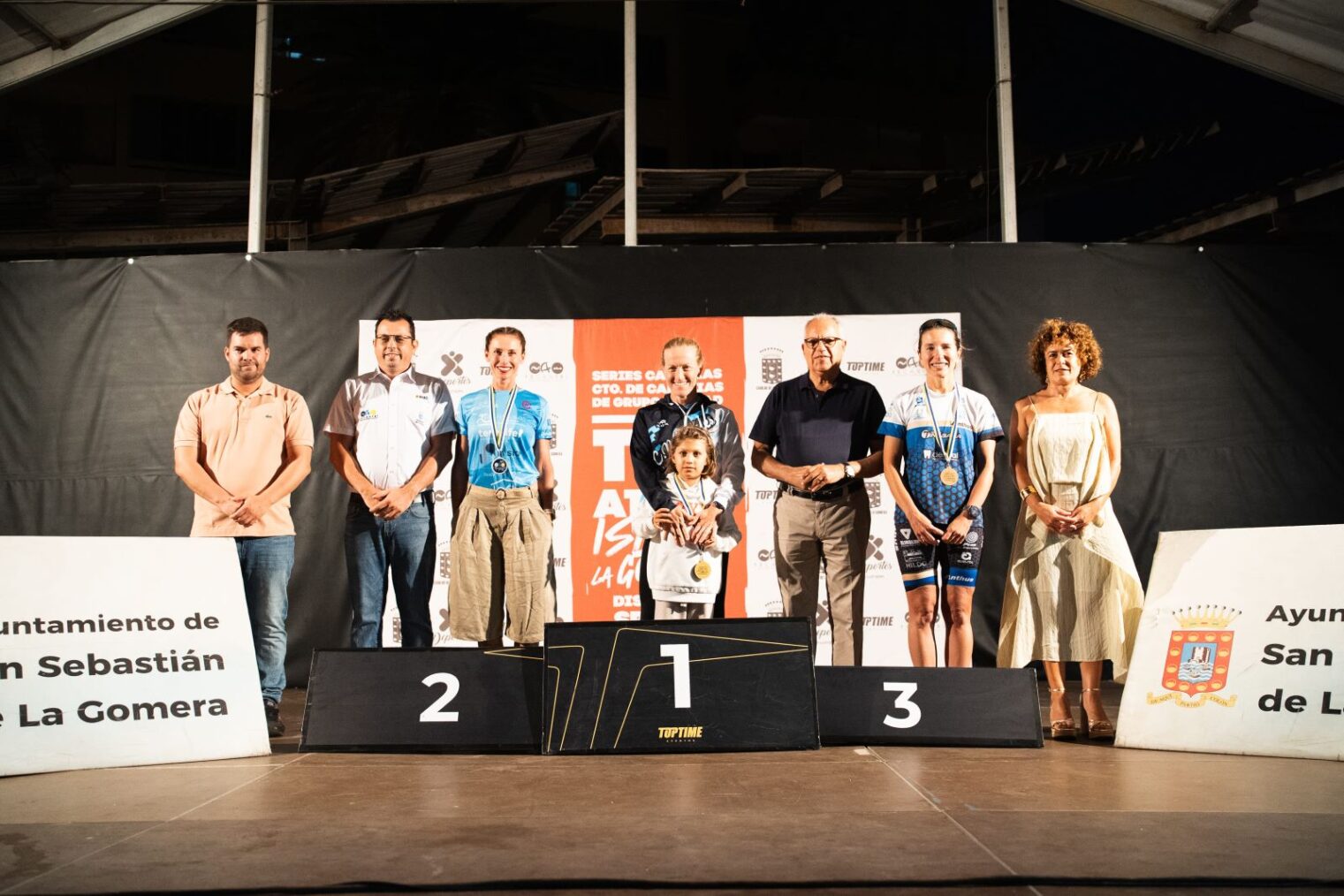 Ricardo Hernández y Mia Leadbeater se alzan con la victoria del Triatlón ‘Isla de La Gomera’ 2025