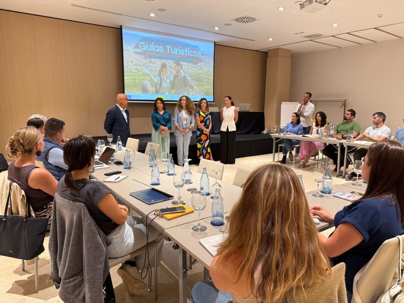El Gobierno de Canarias convoca los exámenes para obtener el carné de guía de turismo de 2025