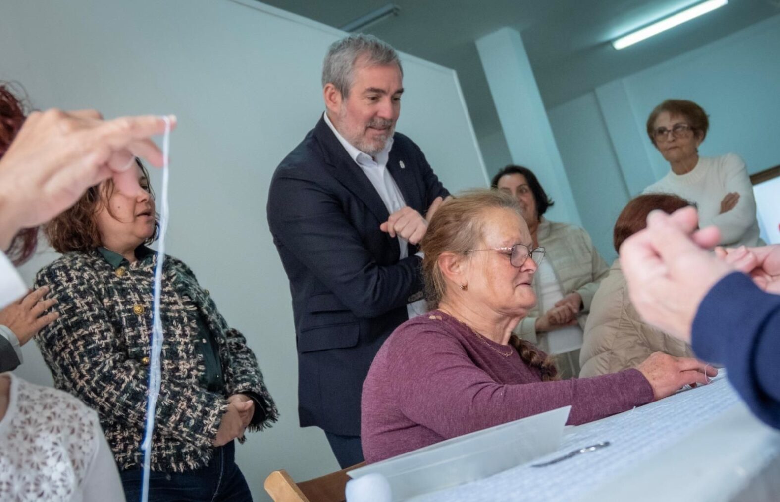 Presidencia del Gobierno confía a las caladoras de Ingenio el regalo institucional que Canarias entregará al Papa León XIV