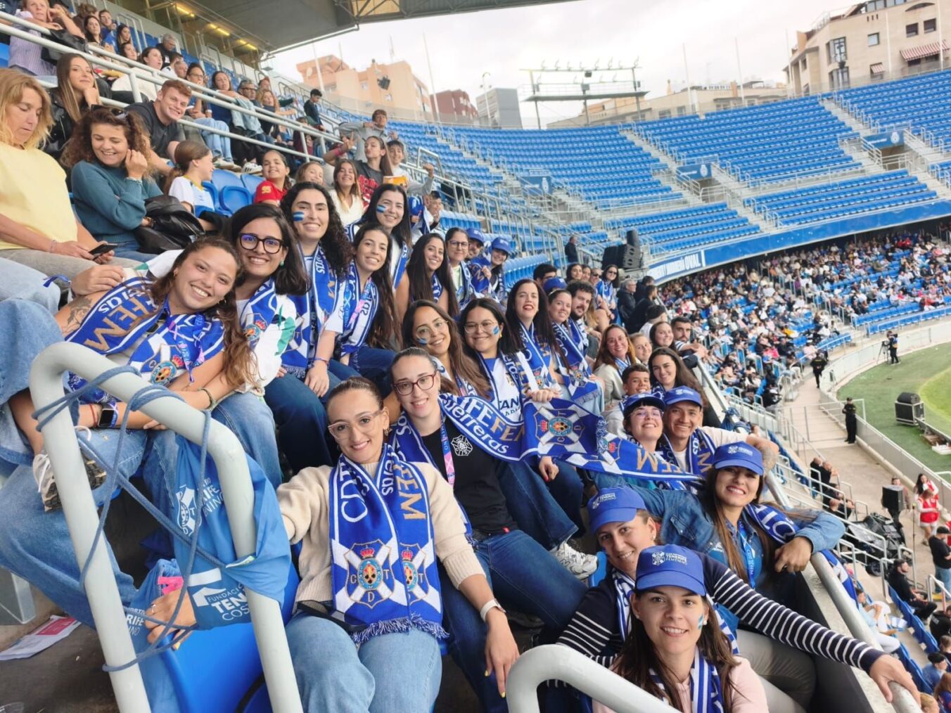 La Asociación Joven Tagoror de La Gomera disfruta del encuentro del Costa Adeje Tenerife Egatesa con el Barcelona