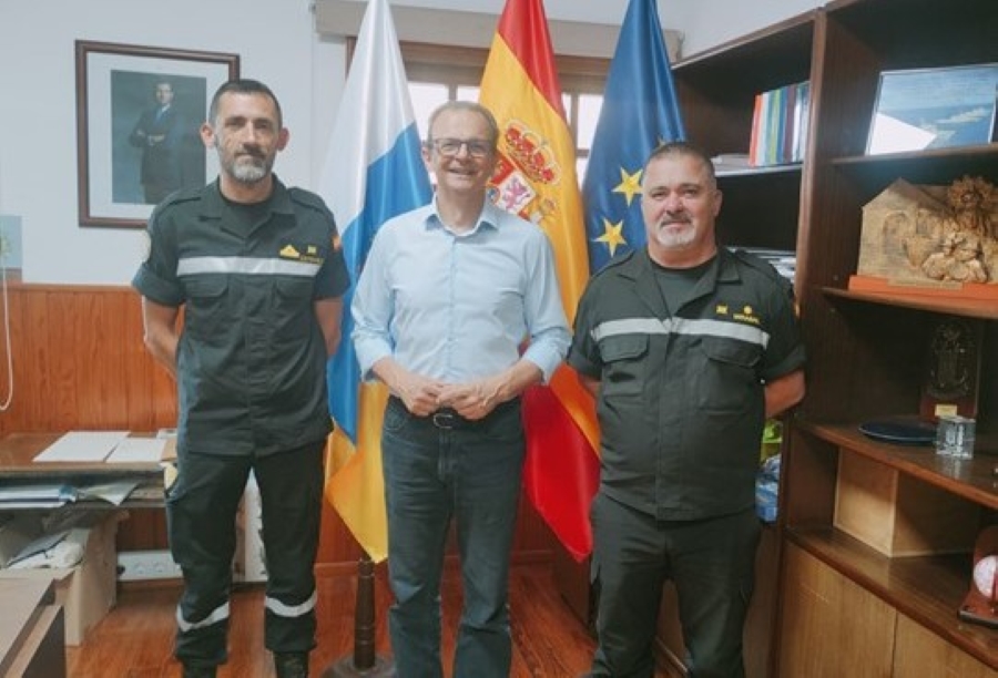 El director insular en La Gomera recibe al comandante jefe de la UME en Canarias