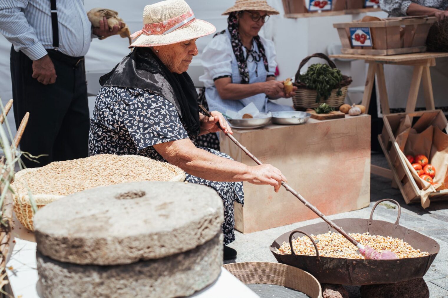 Música, tradición y un homenaje al gofio, San Sebastián de La Gomera inicia la celebración del Día de Canarias
