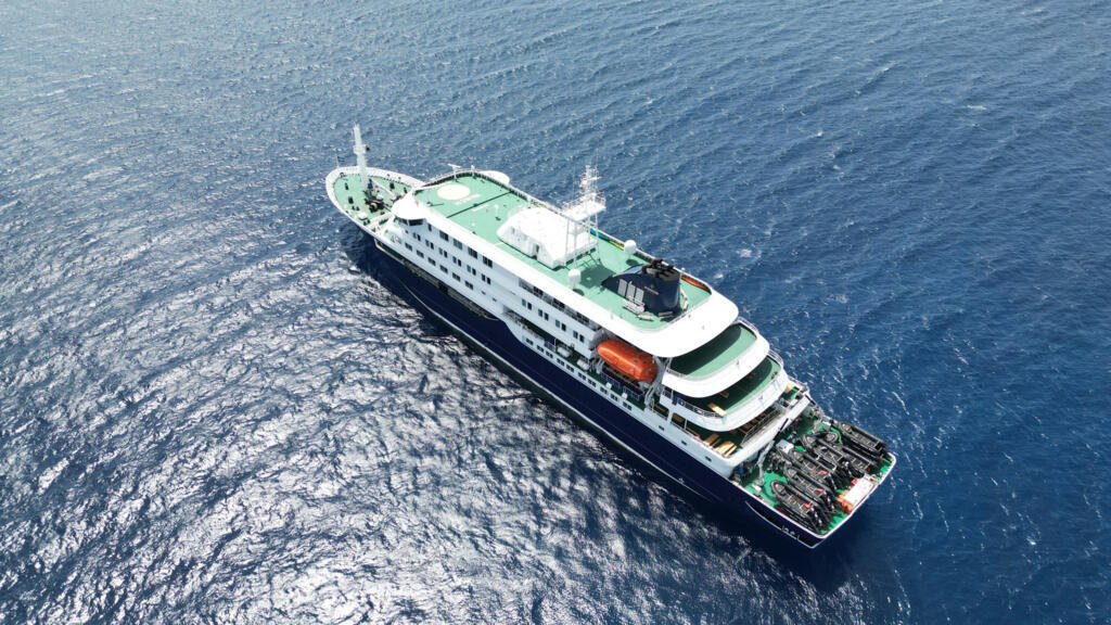 El crucero del hantavirus abandona Tenerife tras un despliegue sin precedentes pese a las trabas de Clavijo