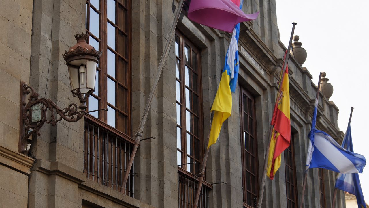 El Ayuntamiento de La Laguna se alinea con la empresa que lo demanda en el TSJC por retirarle la adjudicación del alumbrado