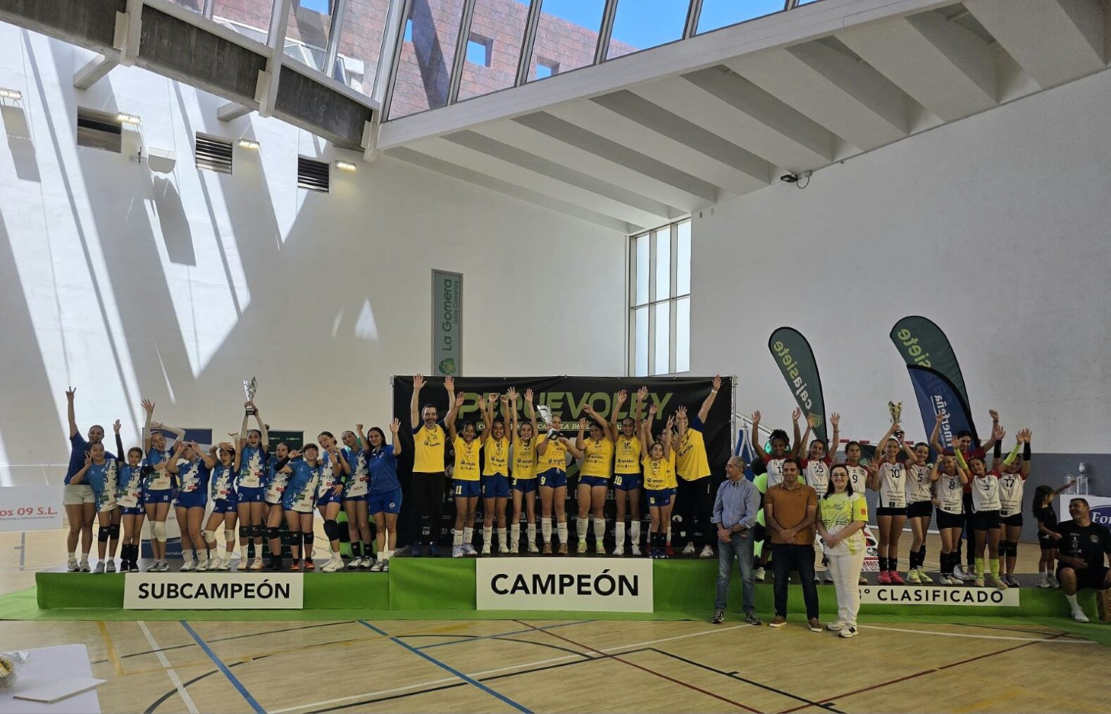 EL CV Olímpico Campeón de la Copa Autonómica Alevin Femenina de voleibol «Villa de San Sebastián»
