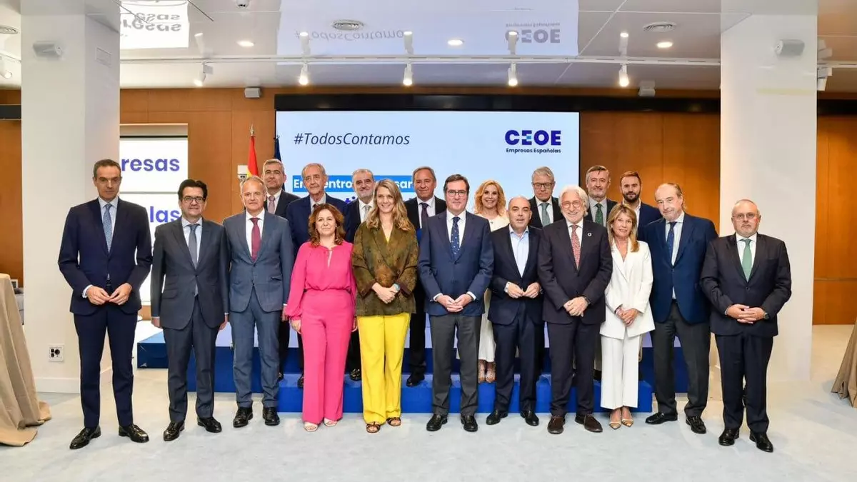 Los empresarios piden que las mutuas den el alta médica y recuperar el despido por “absentismo”