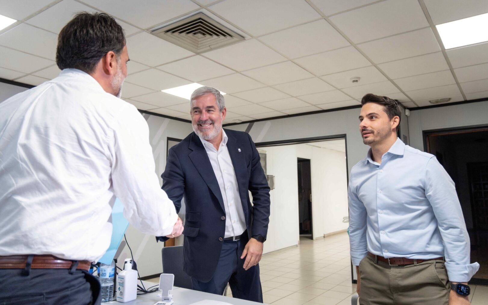 Clavijo presenta su candidatura a la Presidencia de Canarias con el 99 % de avales de los nacionalistas